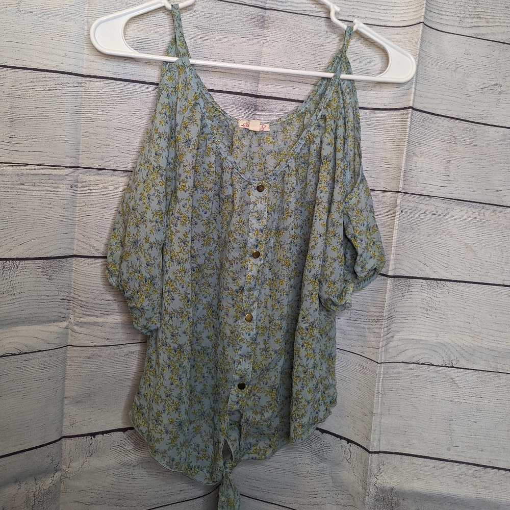 Cold Shoulder Blouse - Picture 2 of 7